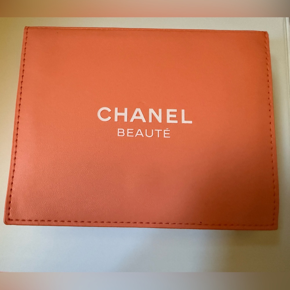CHANEL Beauté Vibrant Orange and Black Case